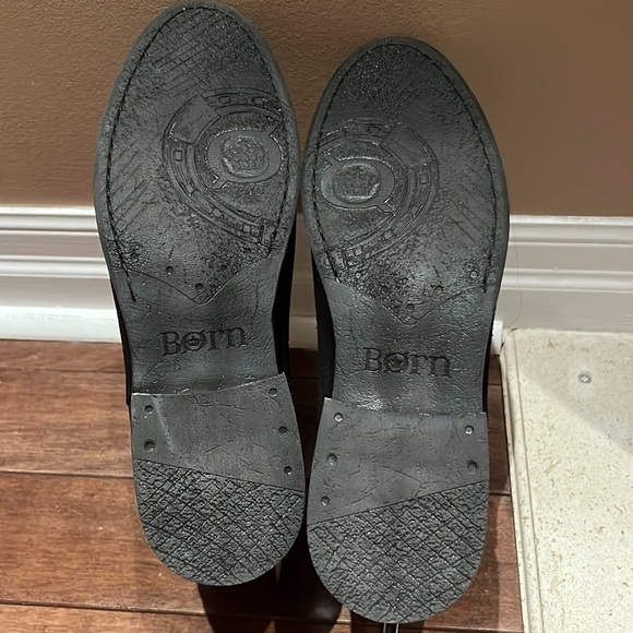 Born Footwear L Black Suede Booties NWOT - Picture 4 of 6